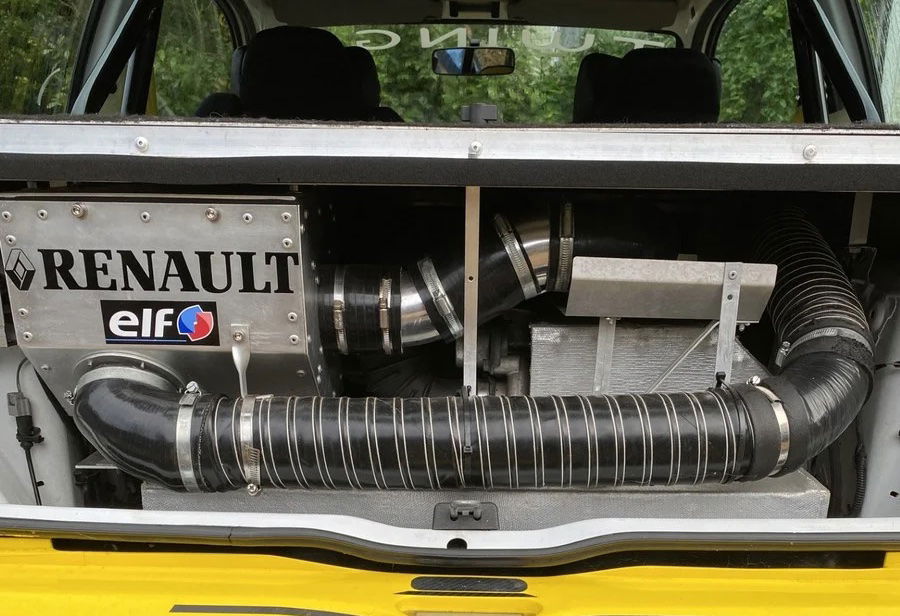 Rear-engined Renault Twingo - engine bay